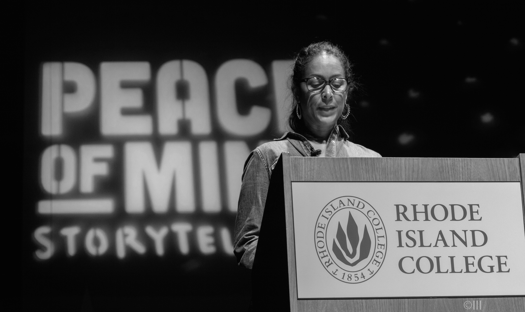 Mental health activist Nikki Webber Allen speaking at PeaceLove 2018 Peace of Mind Storytellers